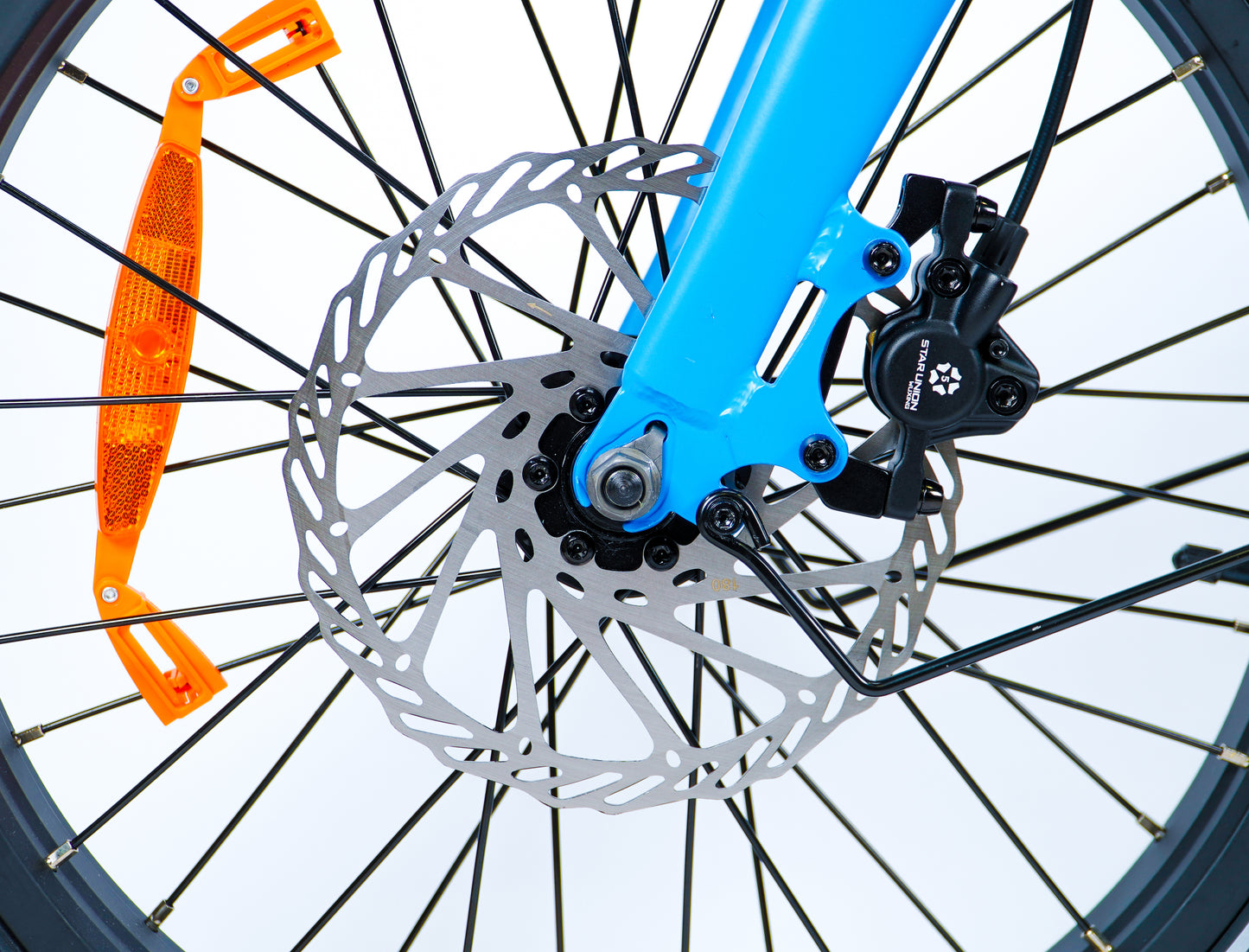 Everyday EverEasy electric cargo bike hydraulic 180mm disk brakes.
