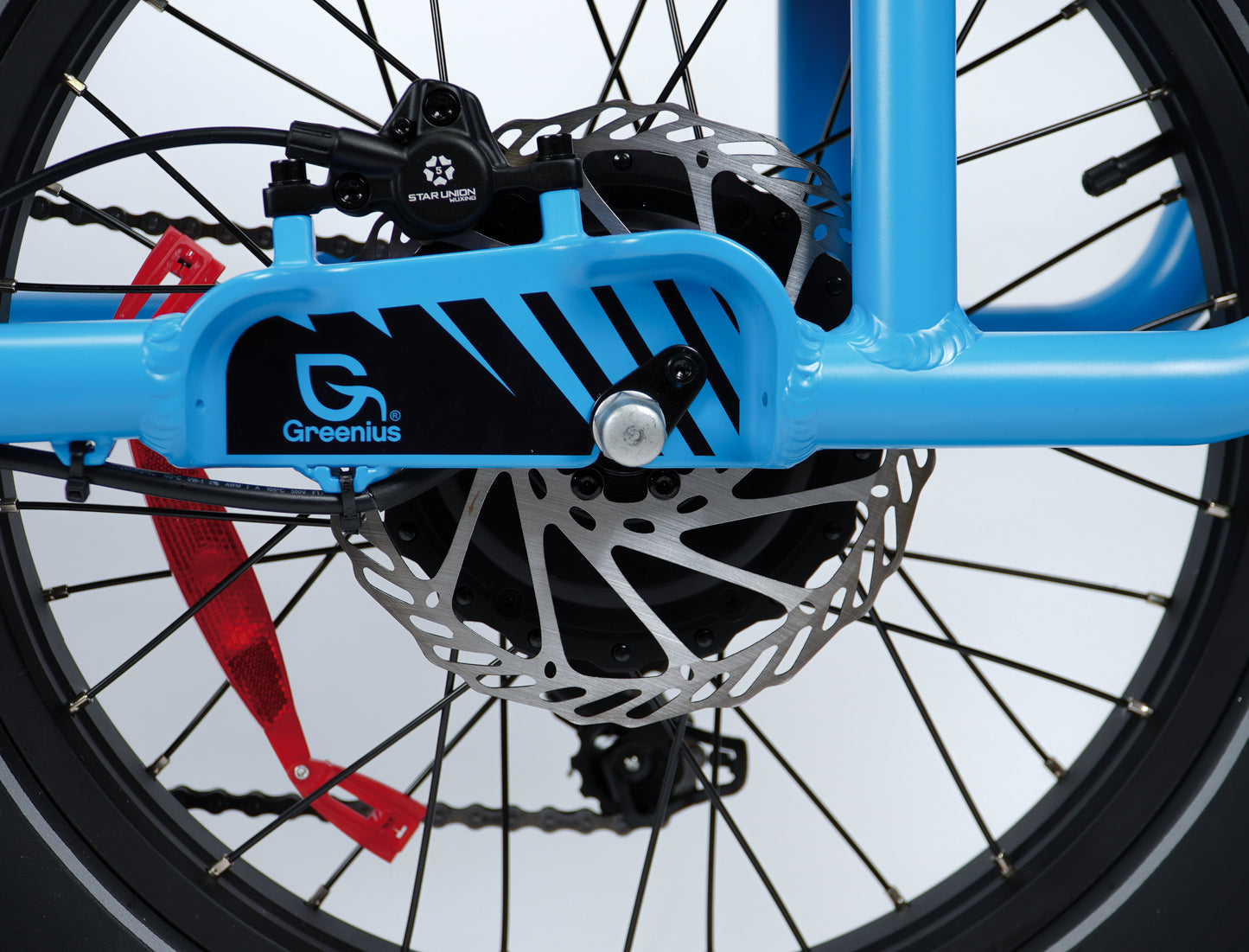 Everyday EverEasy electric cargo bike hydraulic 180mm disk brakes.