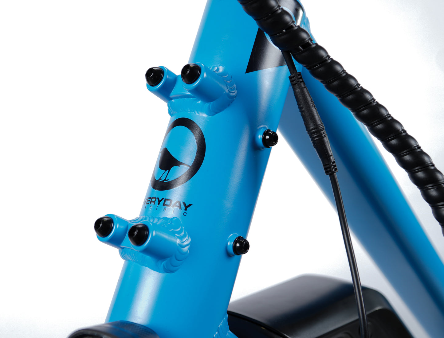 Everyday EverEasy electric cargo bike front cargo mounting bolts